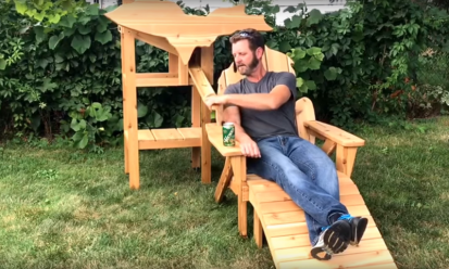Man op bierstoel
